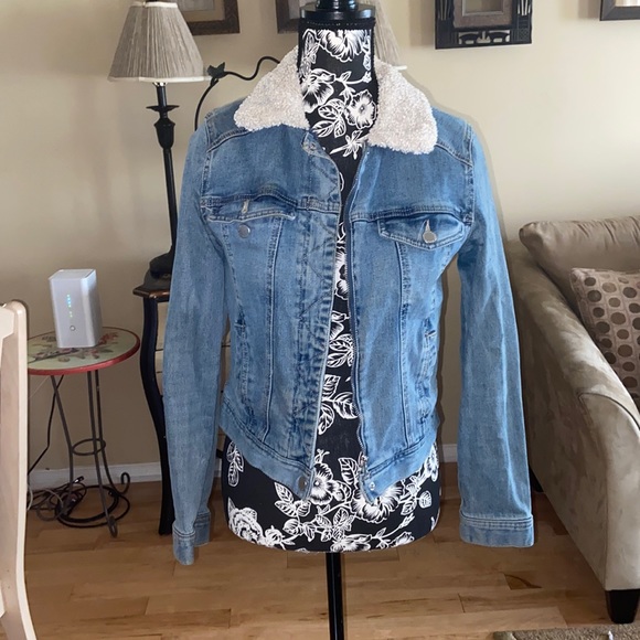 Jean jacket - Picture 1 of 1